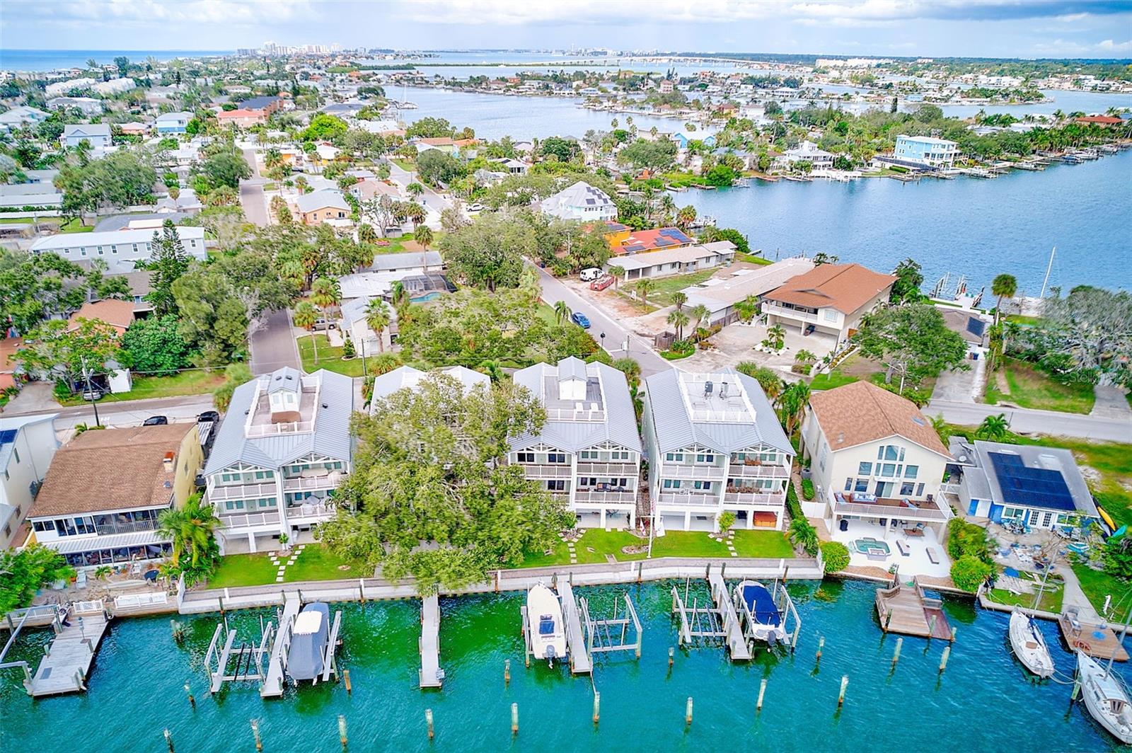 BAYSIDE OAKS - Residential