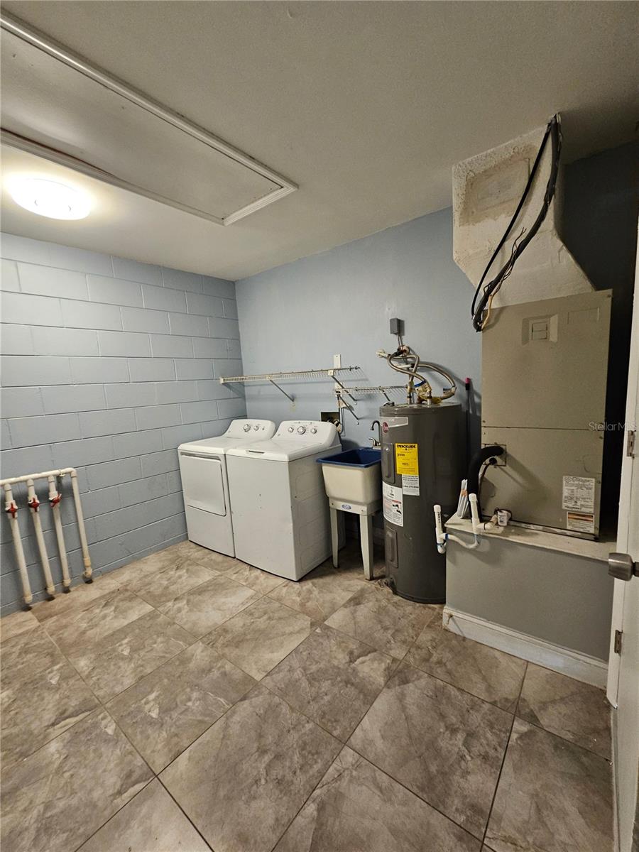 SUTTON RIDGE PH 01 - Residential Lease