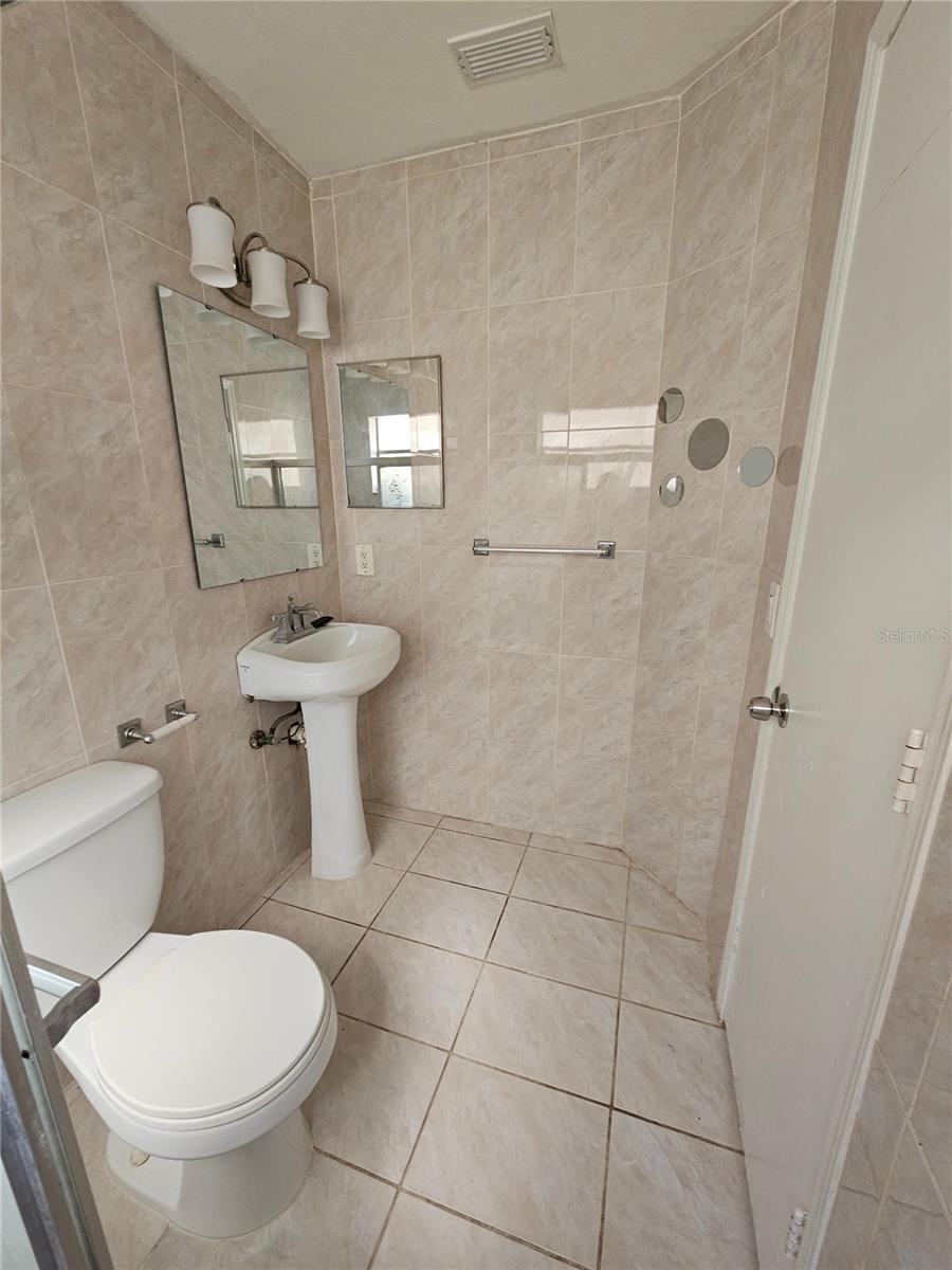 SUTTON RIDGE PH 01 - Residential Lease