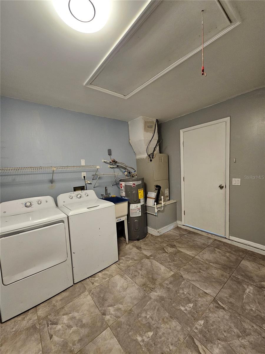 SUTTON RIDGE PH 01 - Residential Lease