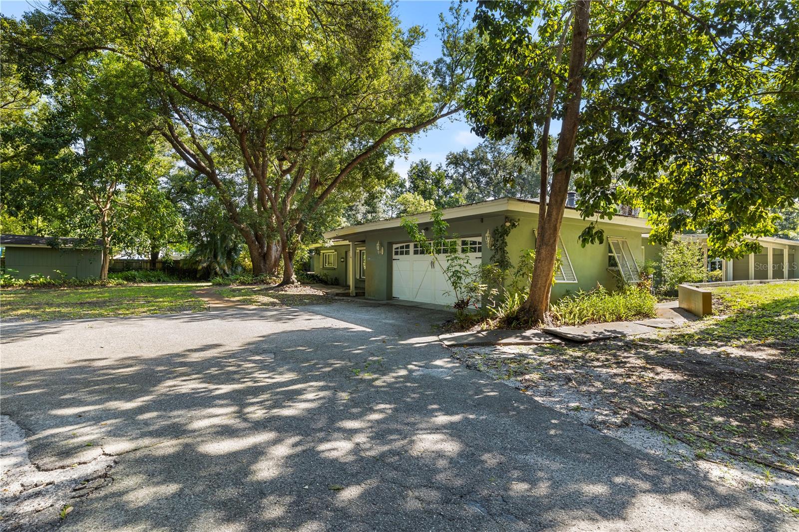 2162 LONG BOW LANE