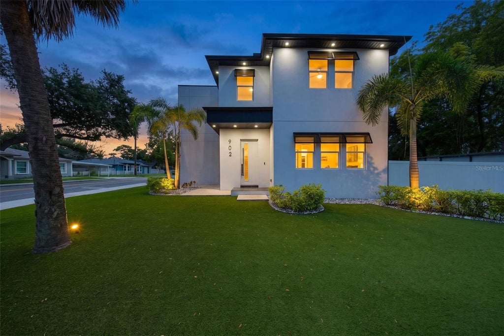 Photo of 902 W Sligh Avenue, Tampa, FL 33604 (MLS # TB8545400)