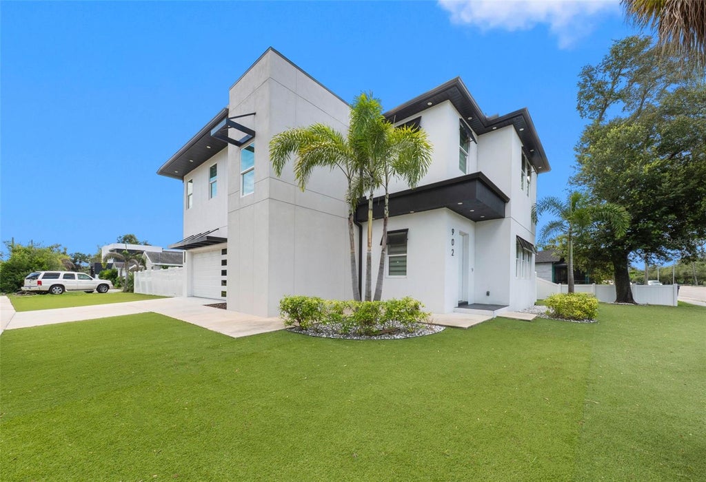 Photo of 902 W Sligh Avenue, Tampa, FL 33604 (MLS # TB8545400)
