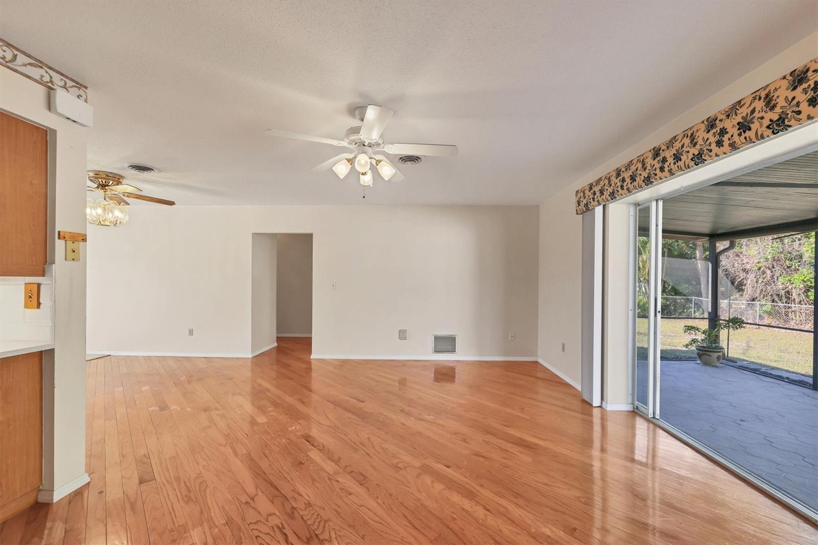 SOUTH VENICE - Residential