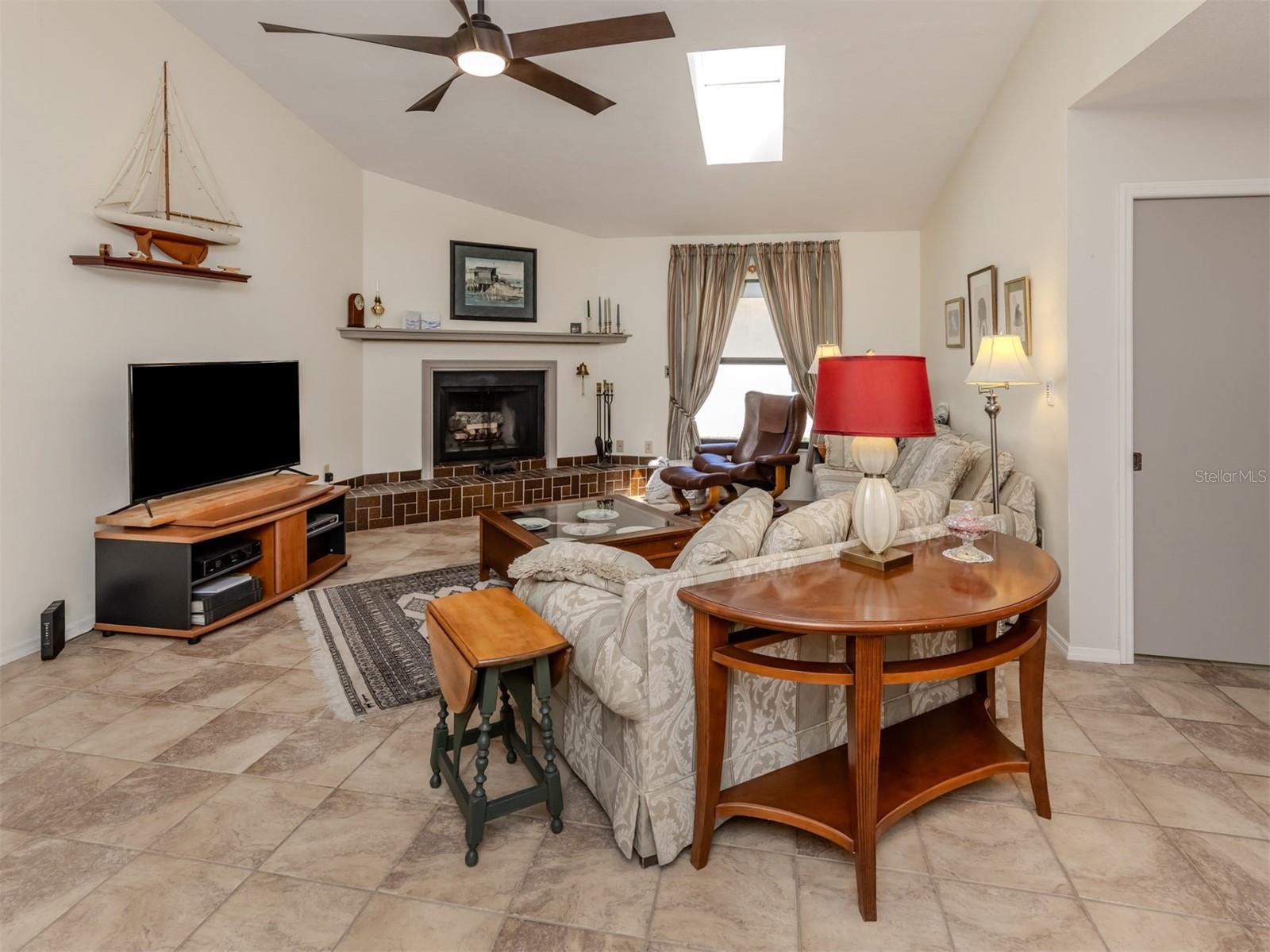 1229 WATERSIDE LANE