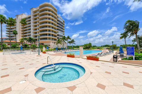 A home in LONGBOAT KEY