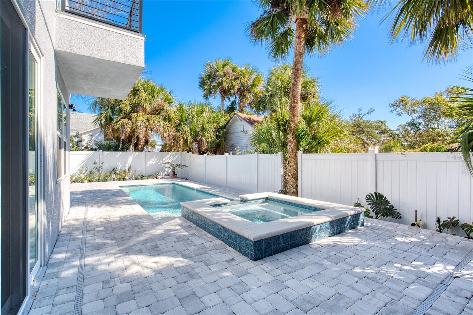 MEMENTO - Residential