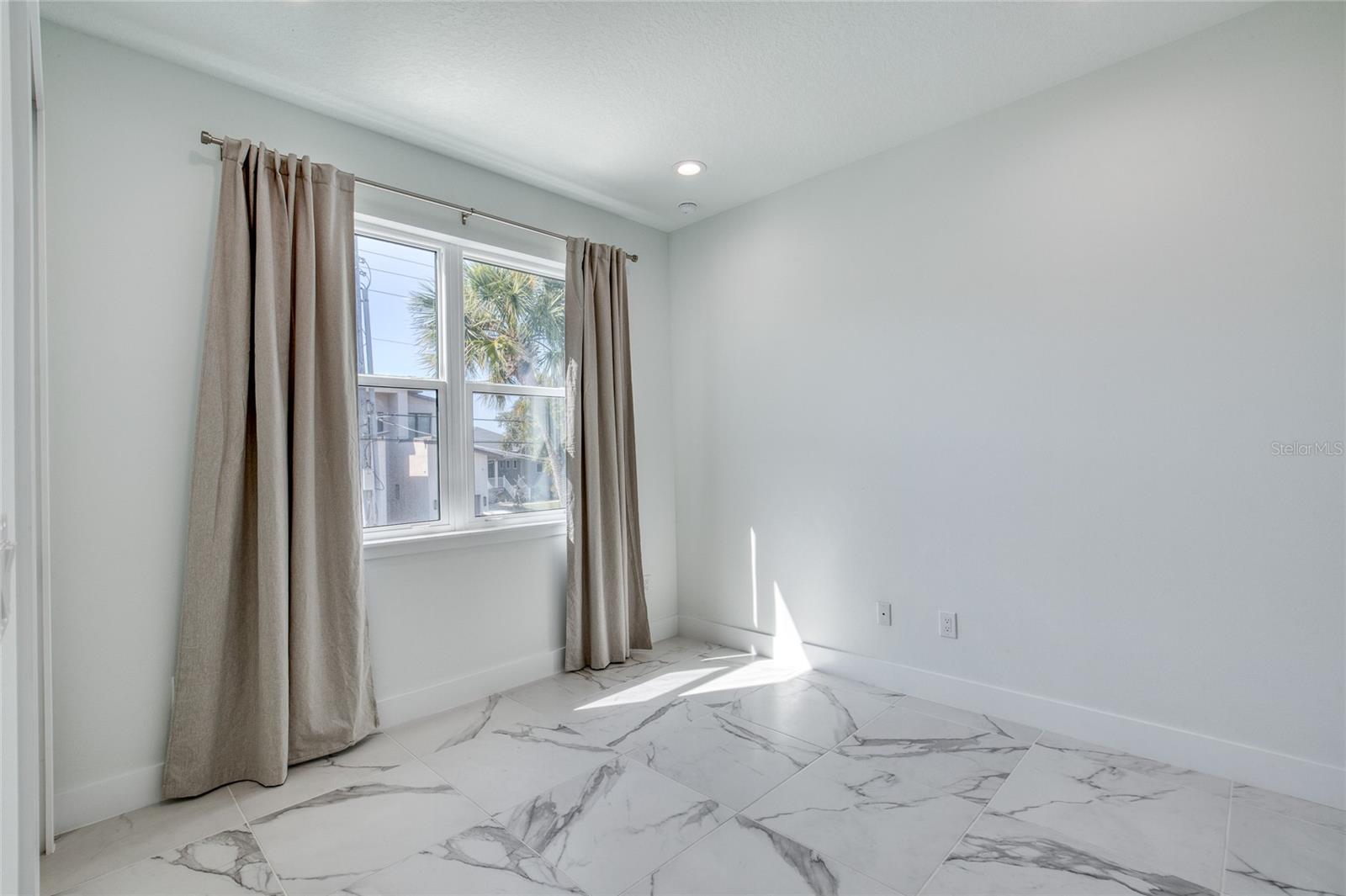 MEMENTO - Residential