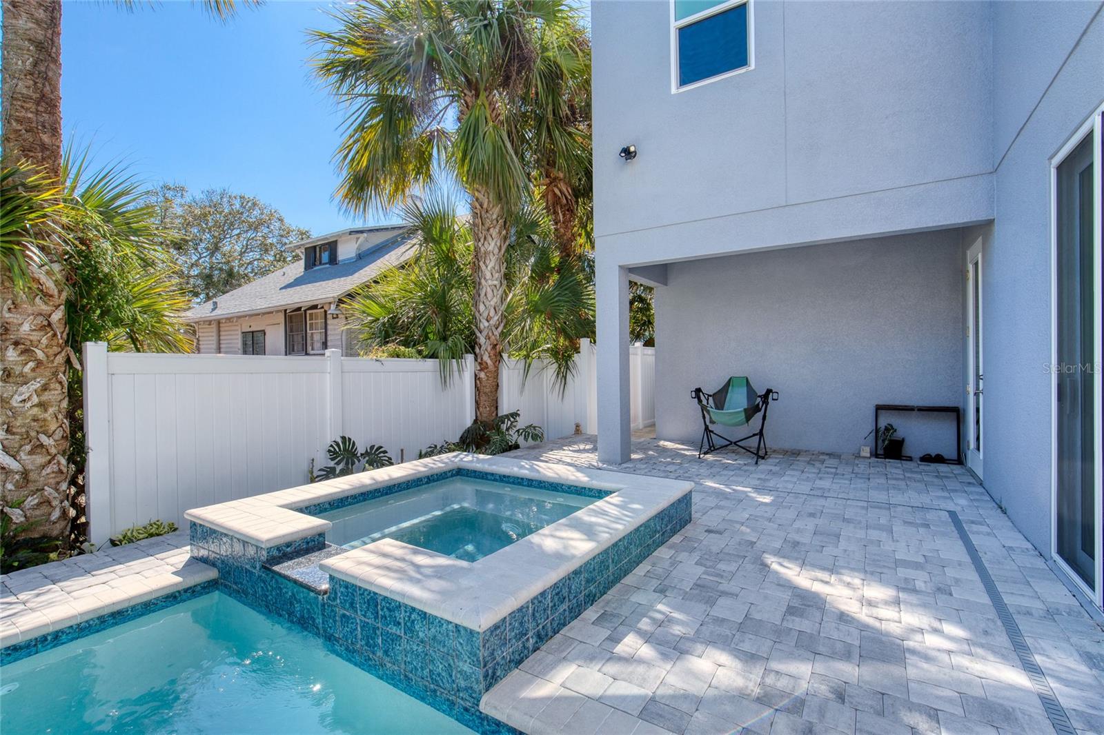 MEMENTO - Residential