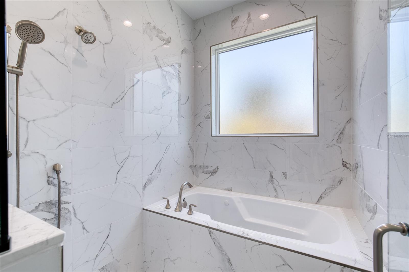 MEMENTO - Residential