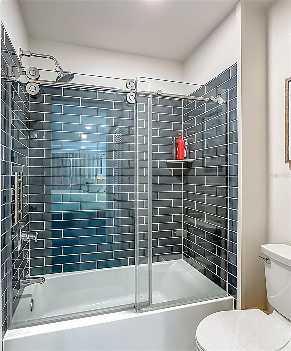 LANDINGS TREEHOUSE - Residential