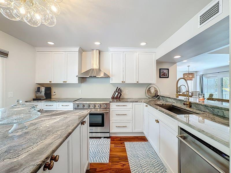 LANDINGS TREEHOUSE - Residential