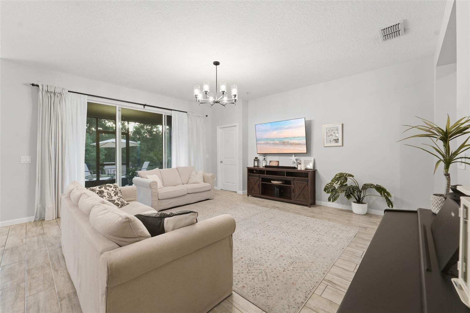 REDBRIDGE SQUARE - Residential