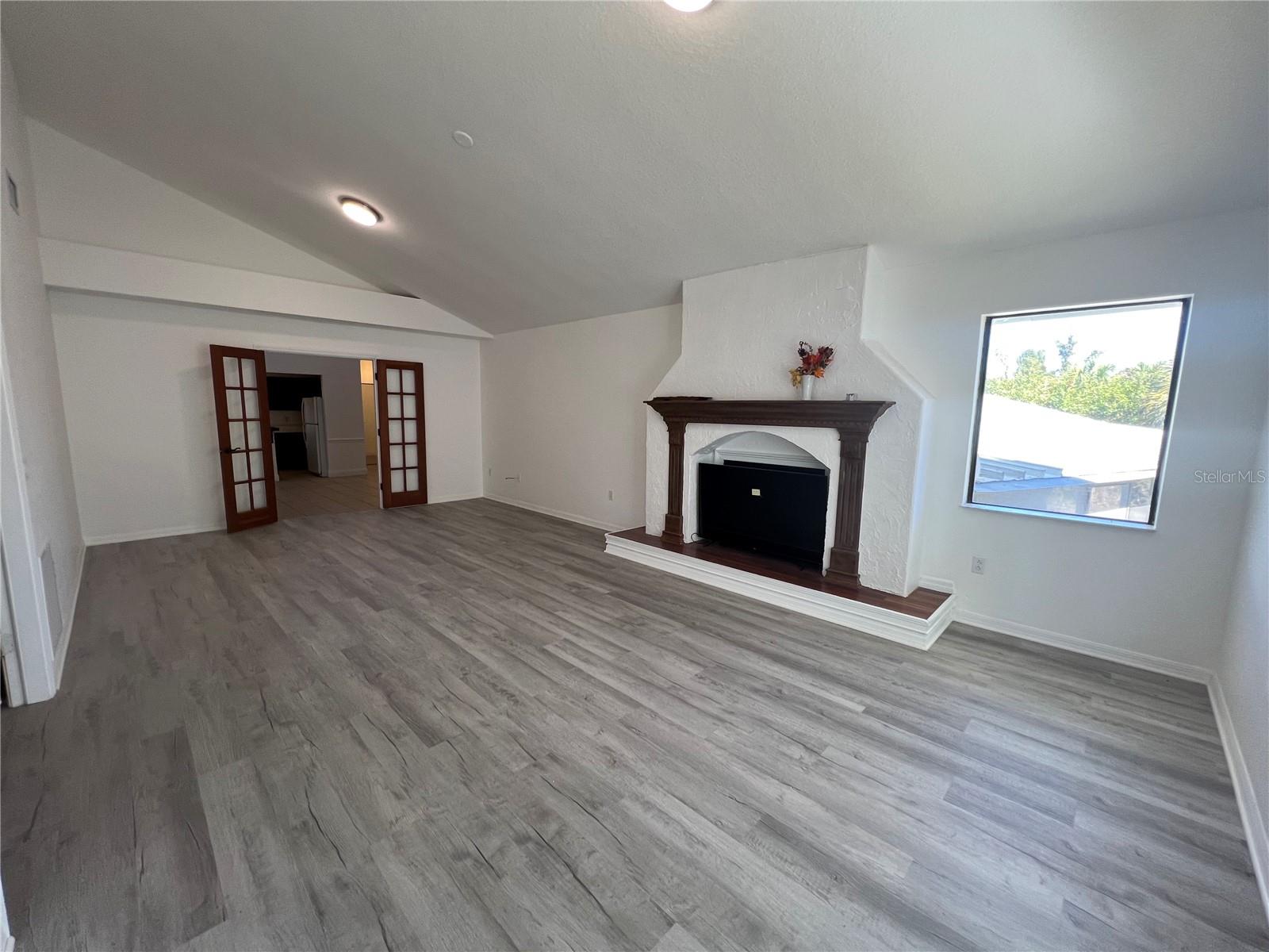 MYRTLE GARDENS - Residential Lease