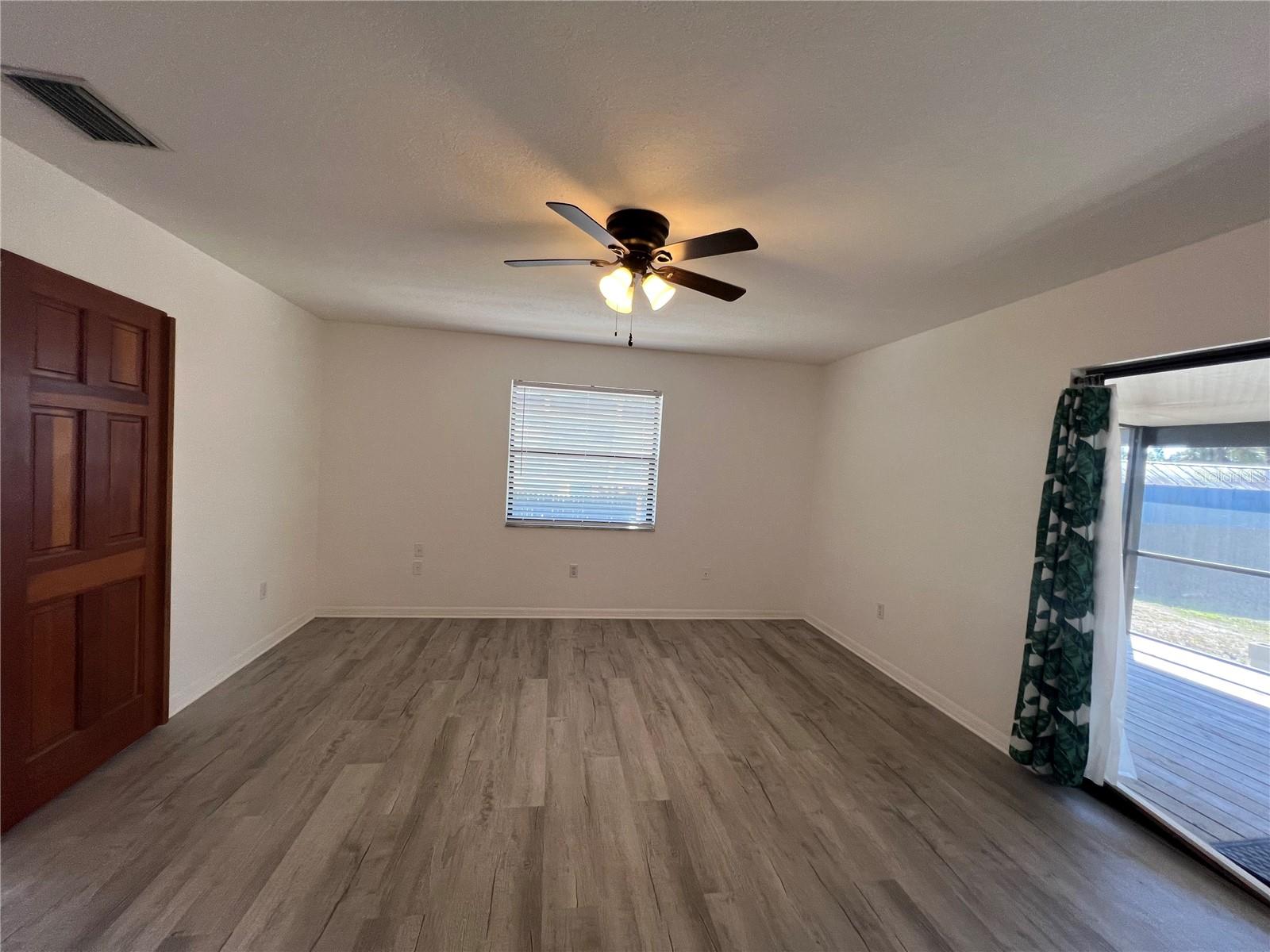 MYRTLE GARDENS - Residential Lease