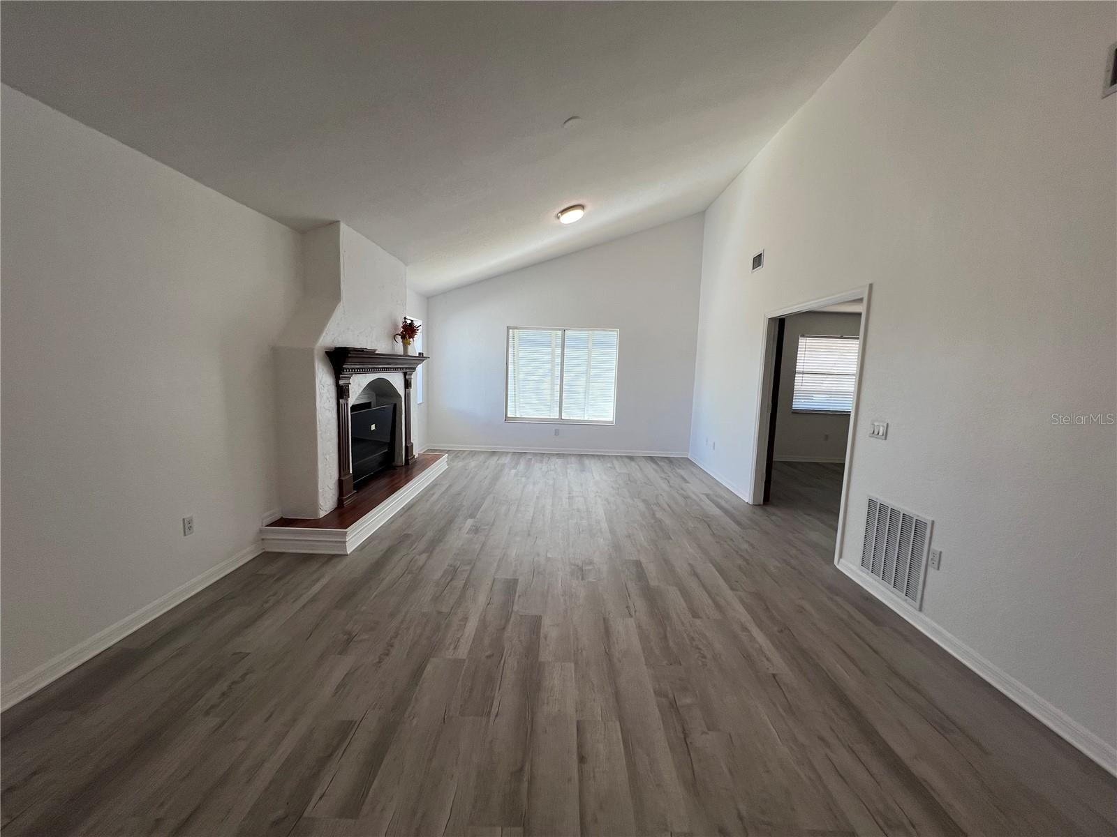 MYRTLE GARDENS - Residential Lease