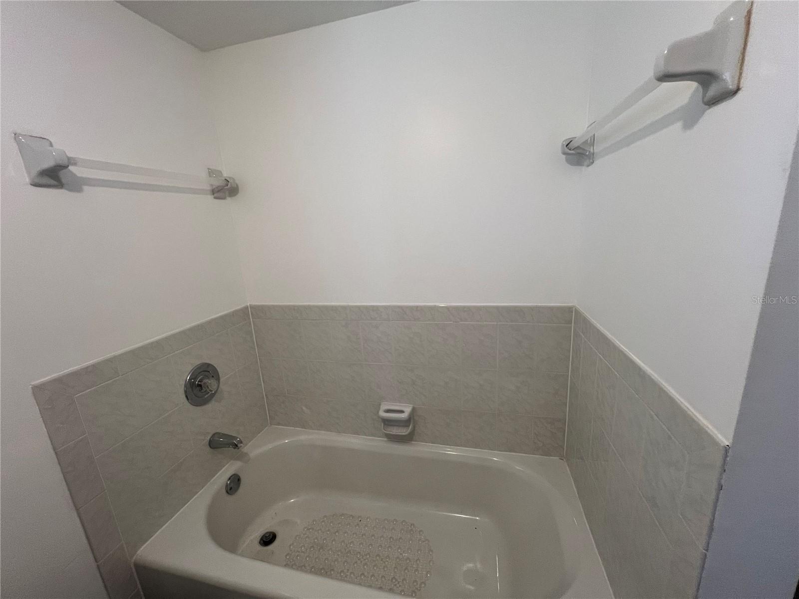 MYRTLE GARDENS - Residential Lease