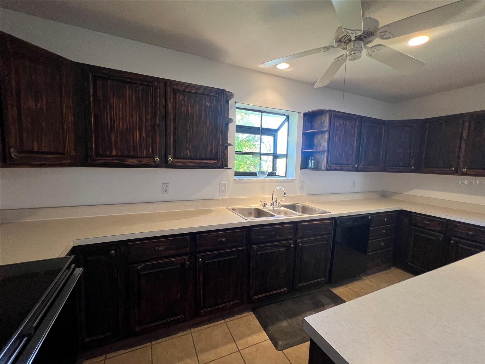 MYRTLE GARDENS - Residential Lease