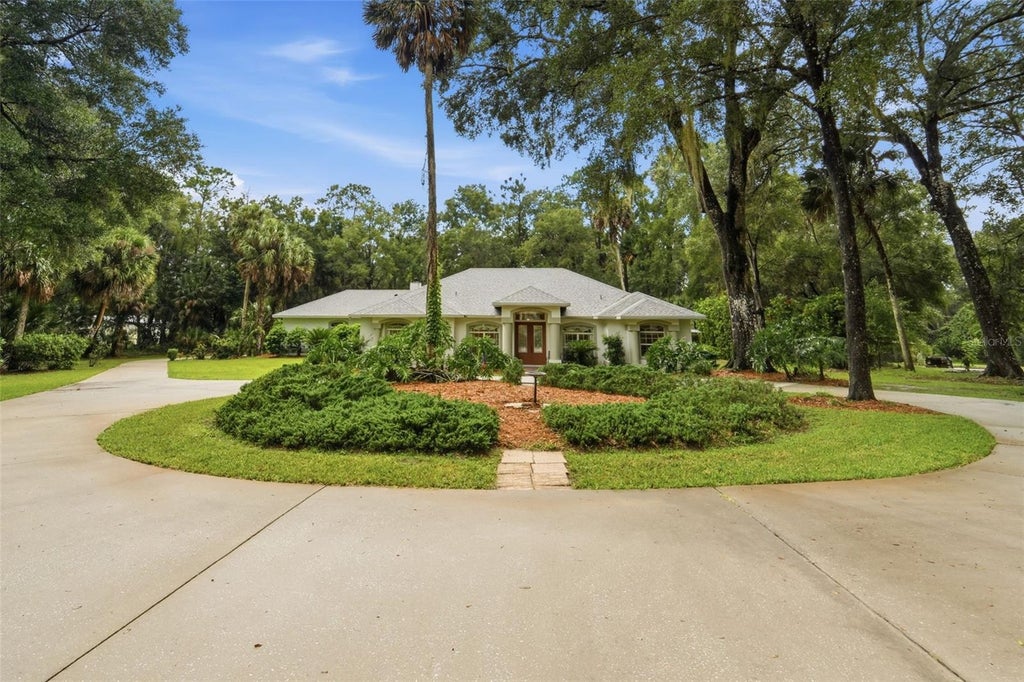 Photo of 1830 Glenwood Oaks Lane, Deland, FL 32720 (MLS # V4950955)