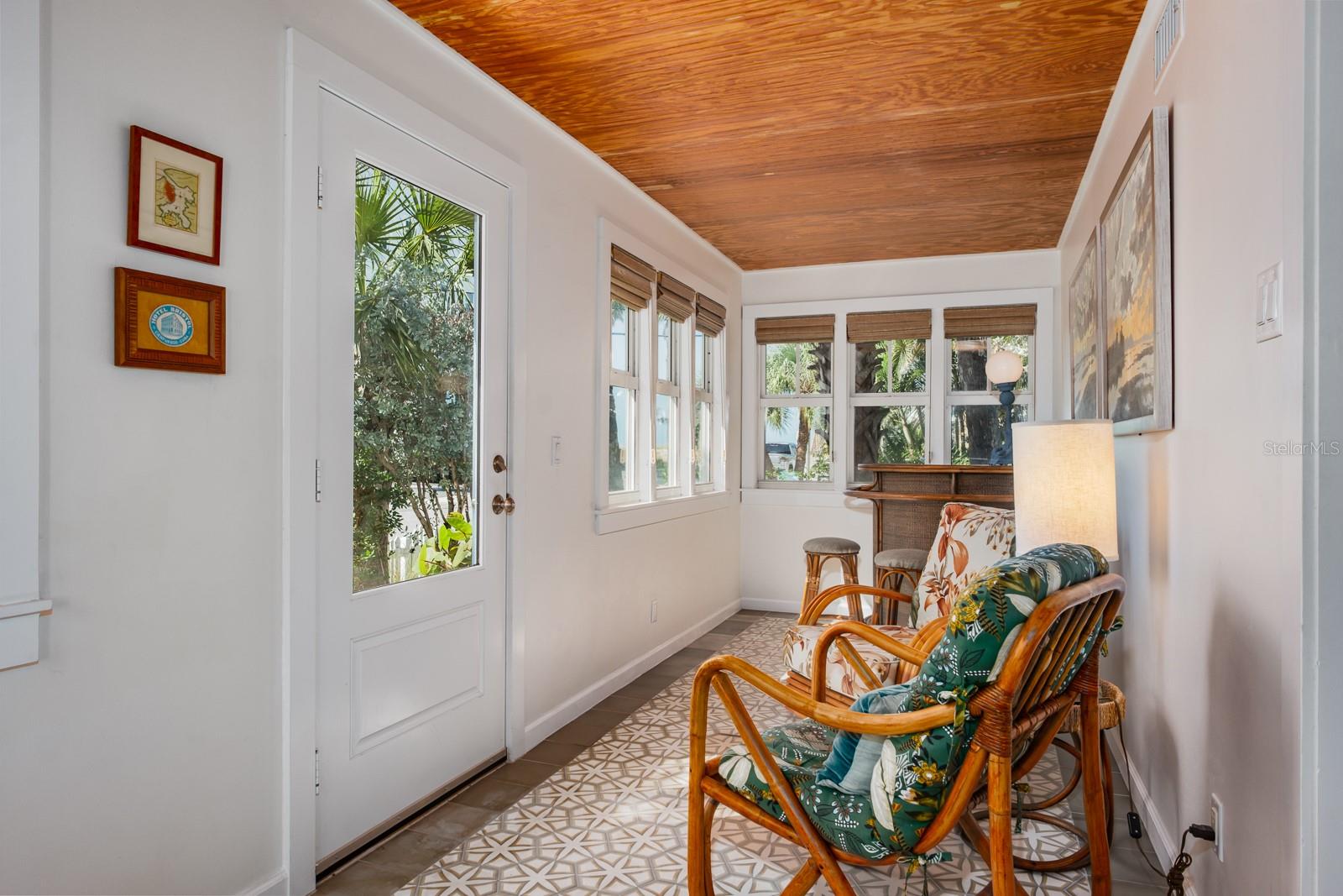 105 6TH AVENUE