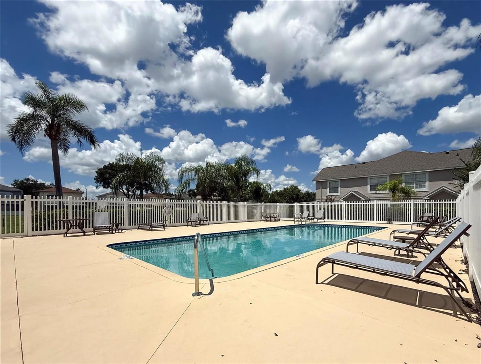 THE TWNHMS AT KENSINGTON PH - Residential