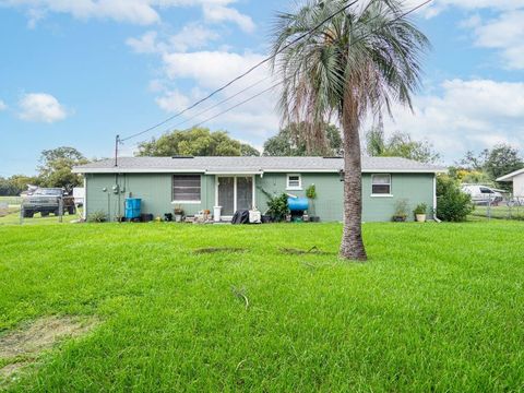 A home in LAKELAND