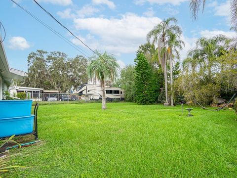 A home in LAKELAND