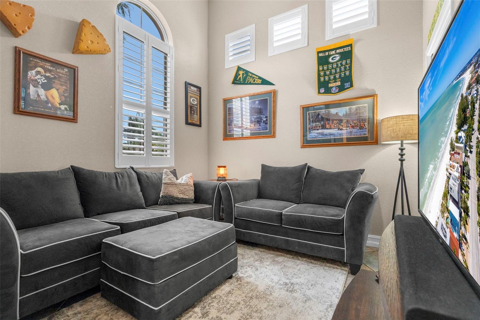 LYNDHURST CONDO - Residential