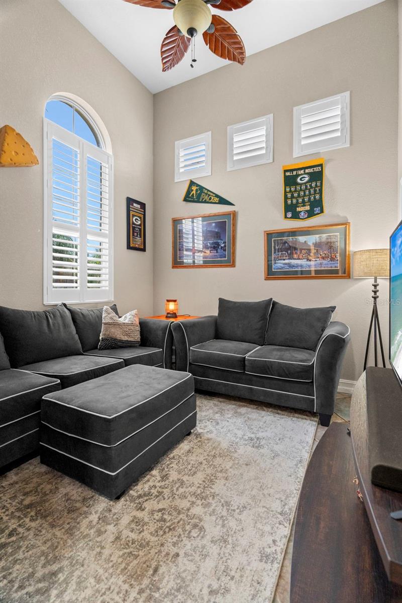 LYNDHURST CONDO - Residential