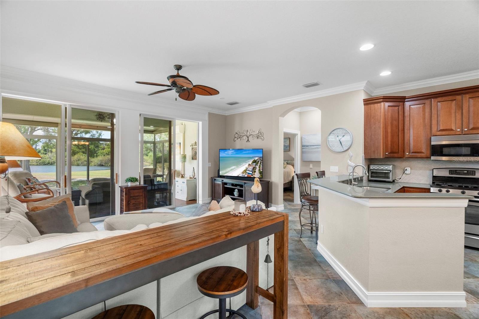 LYNDHURST CONDO - Residential