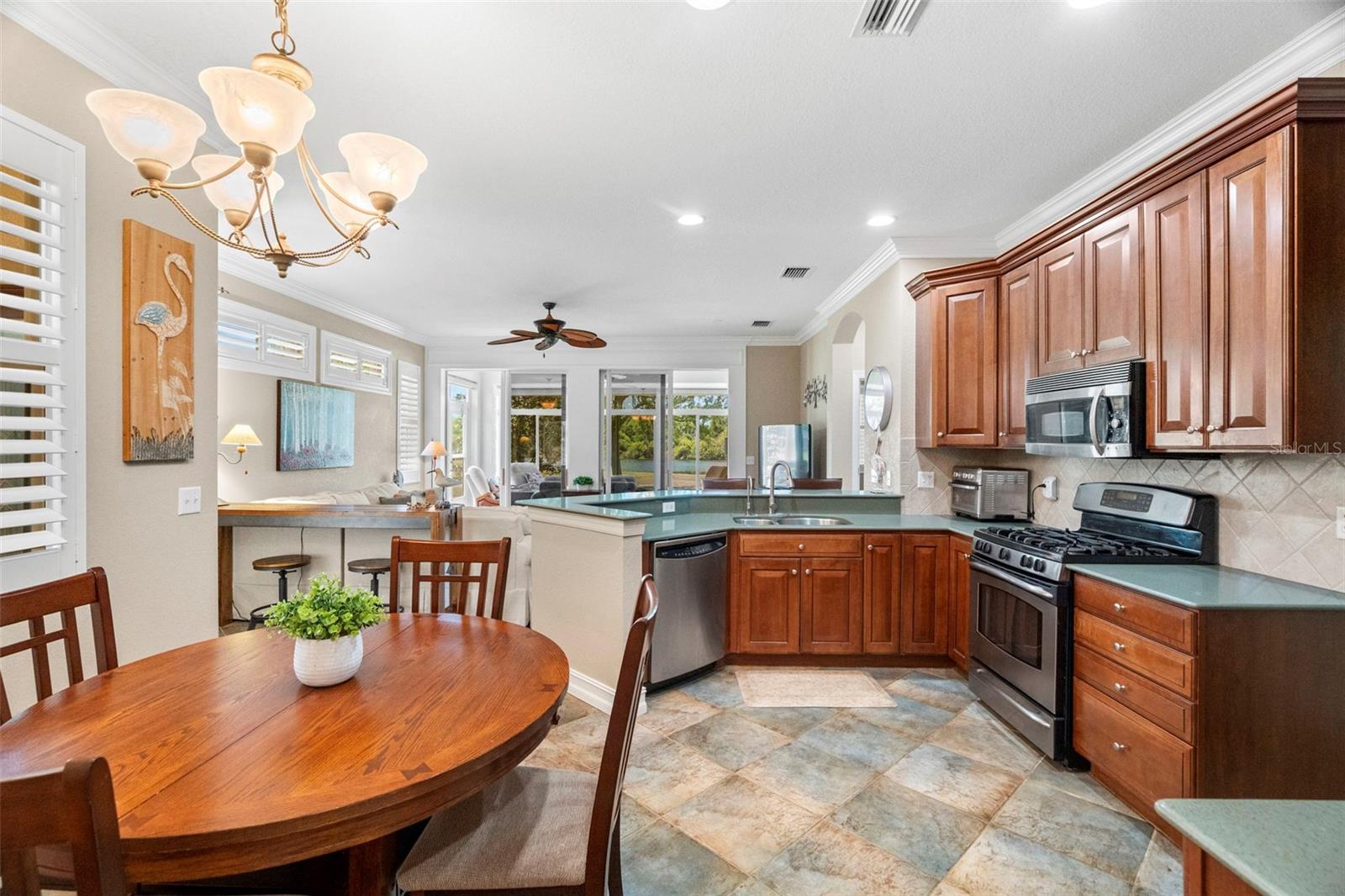 LYNDHURST CONDO - Residential