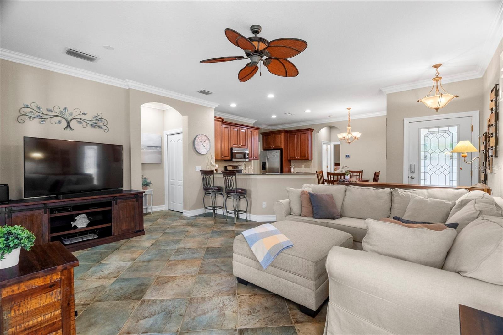 LYNDHURST CONDO - Residential