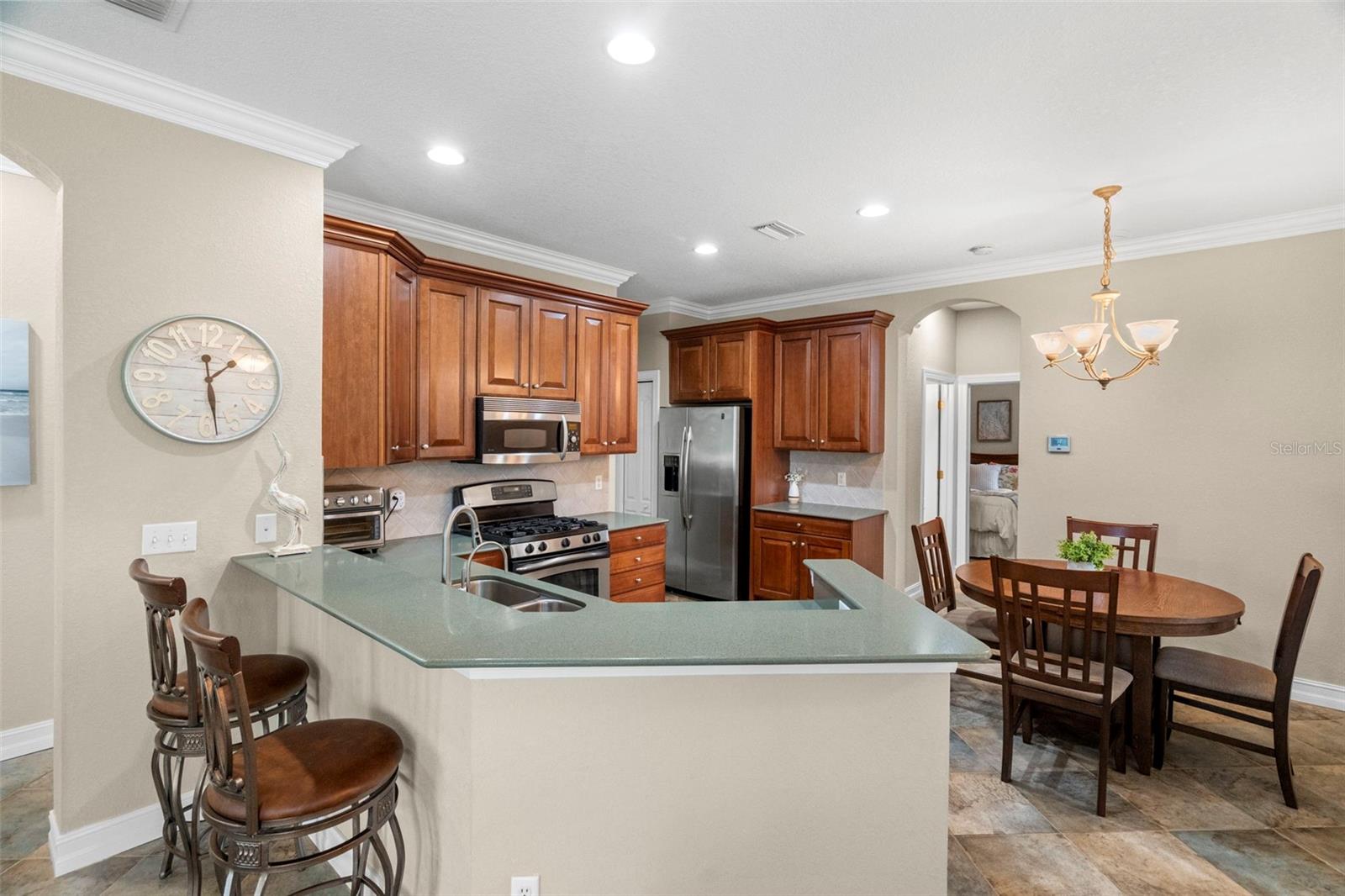 LYNDHURST CONDO - Residential