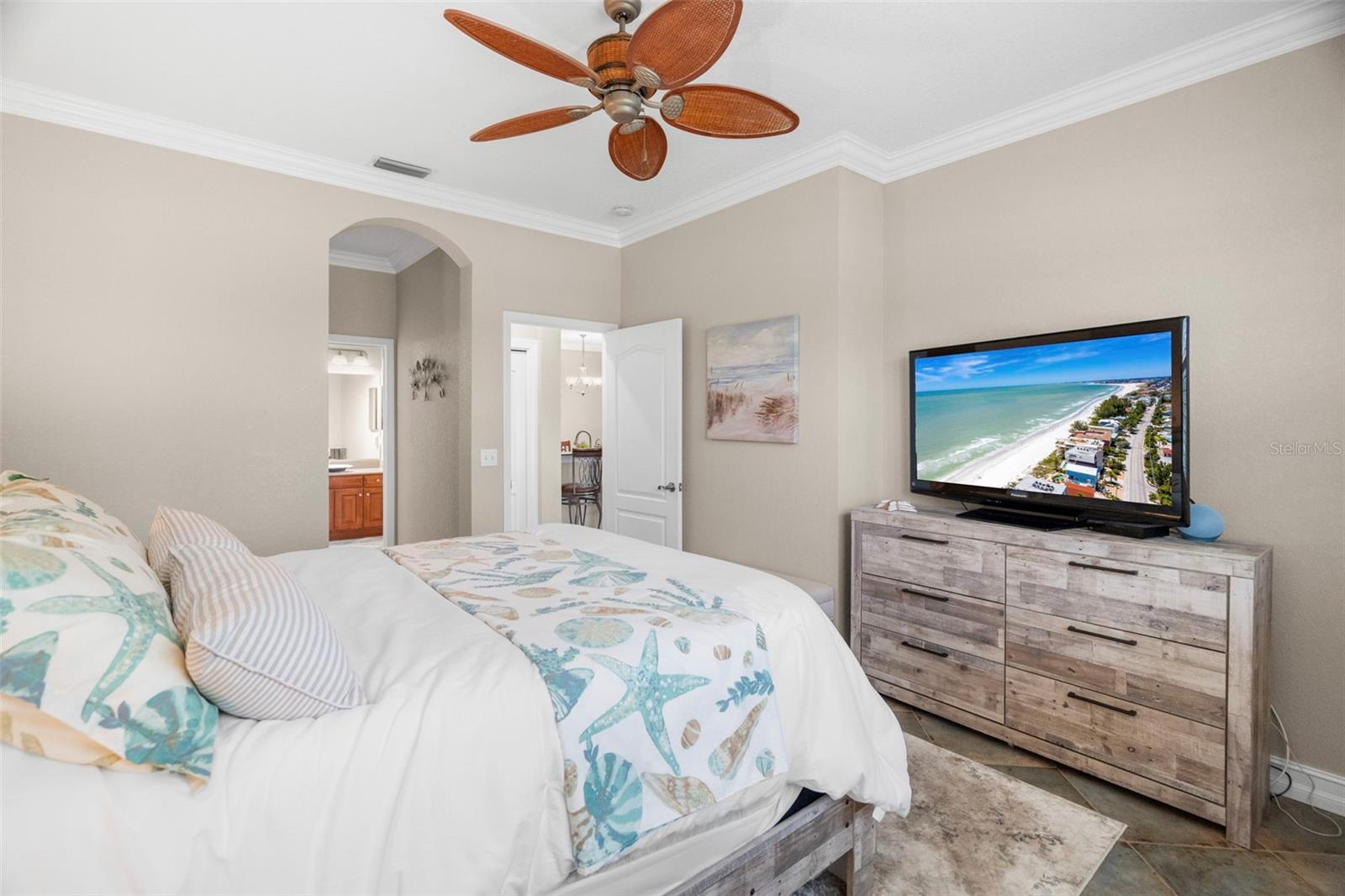 LYNDHURST CONDO - Residential