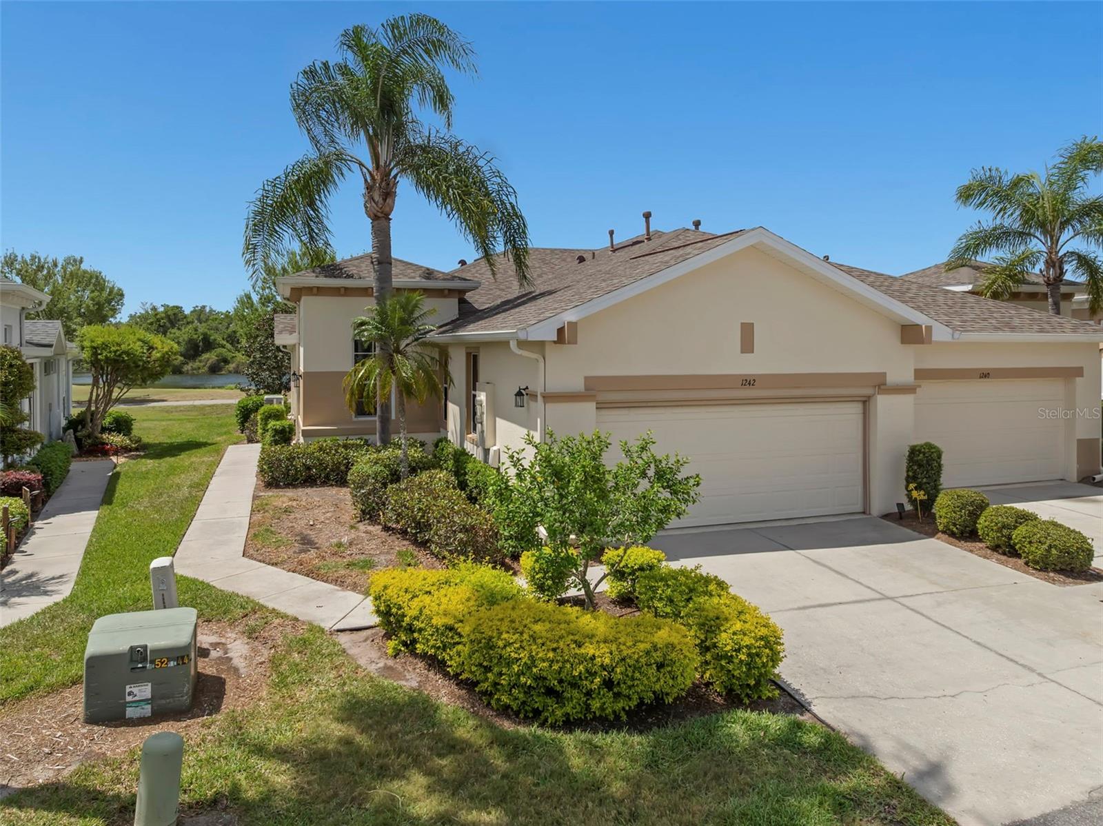 LYNDHURST CONDO - Residential