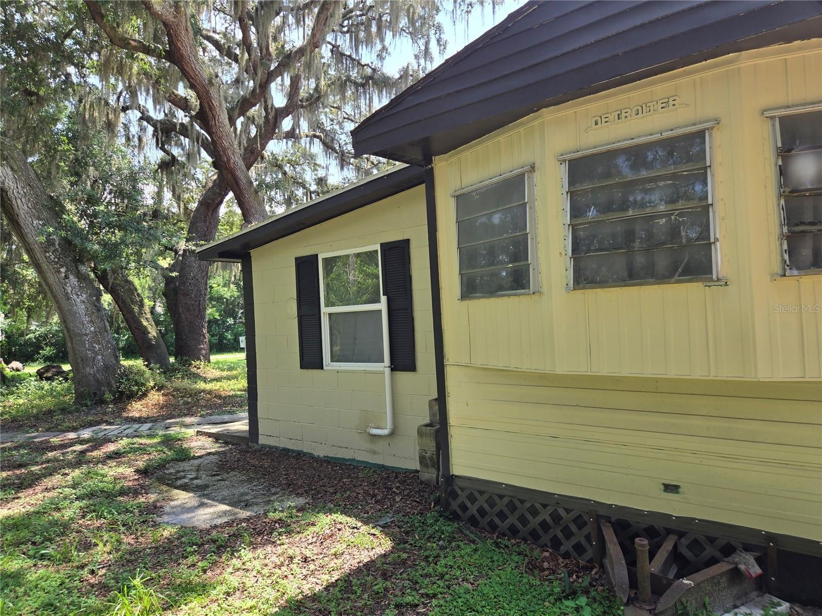 1665 BODKIN LANE