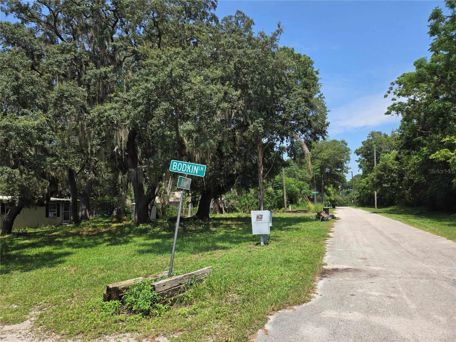 1665 BODKIN LANE