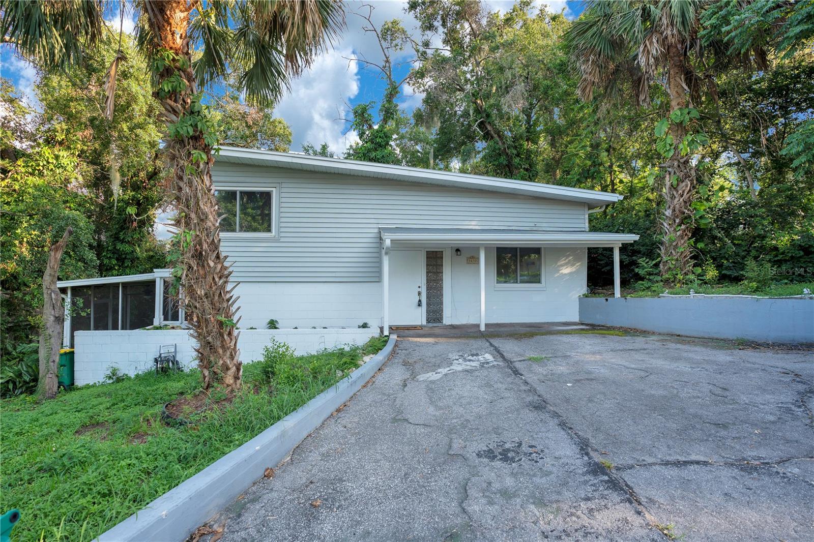 1630 LAKEVIEW COURT
