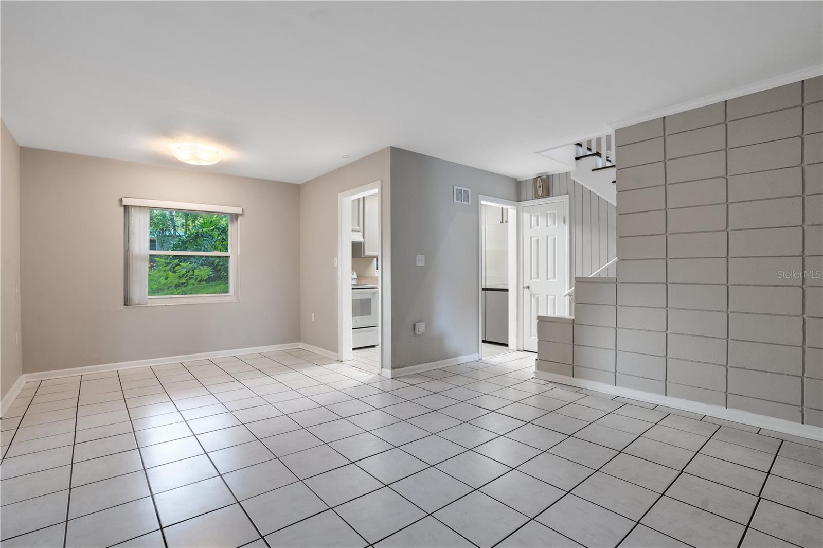1630 LAKEVIEW COURT