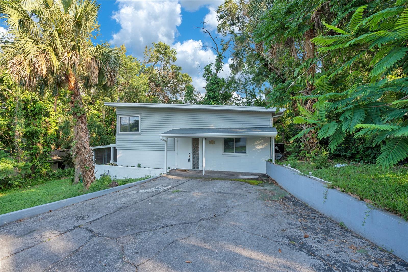 1630 LAKEVIEW COURT