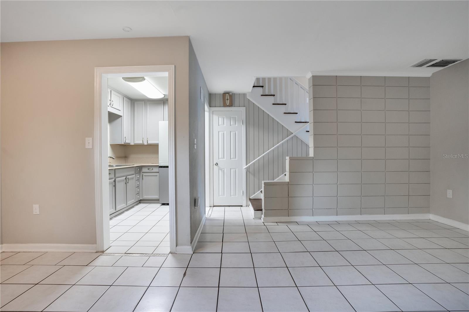 1630 LAKEVIEW COURT