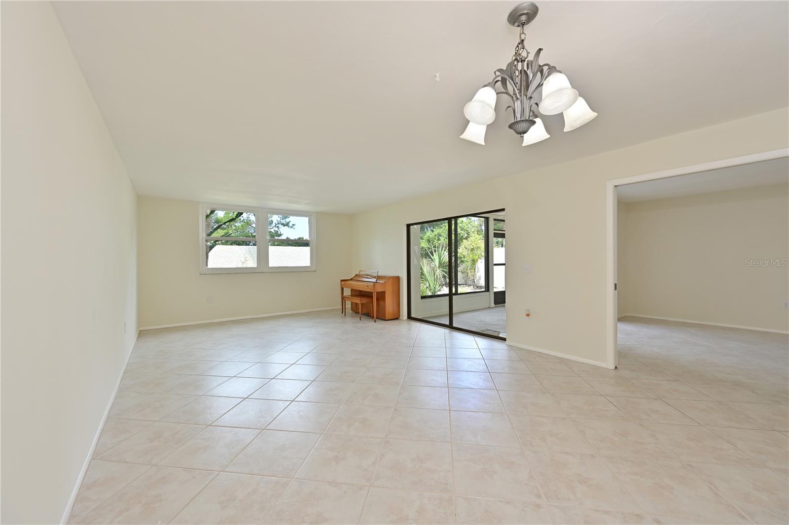 609 WOODLAWN DRIVE