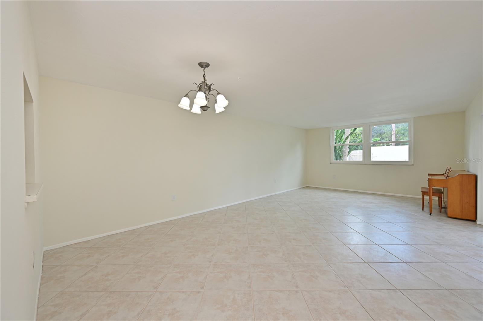 609 WOODLAWN DRIVE