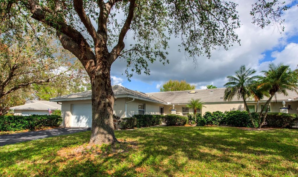 Photo of 130 Southampton Place #360, Venice, FL 34293 (MLS # N6144406)