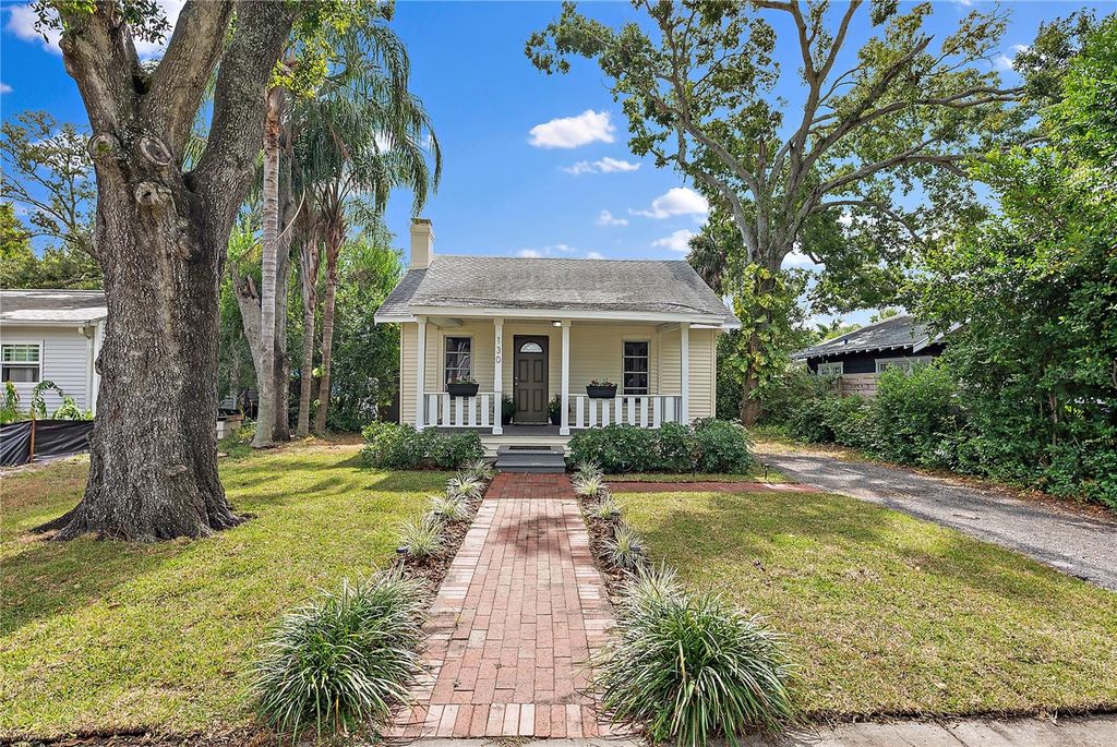 Photo of 130 17th Avenue N, St Petersburg, FL 33704 (MLS # TB8442620)