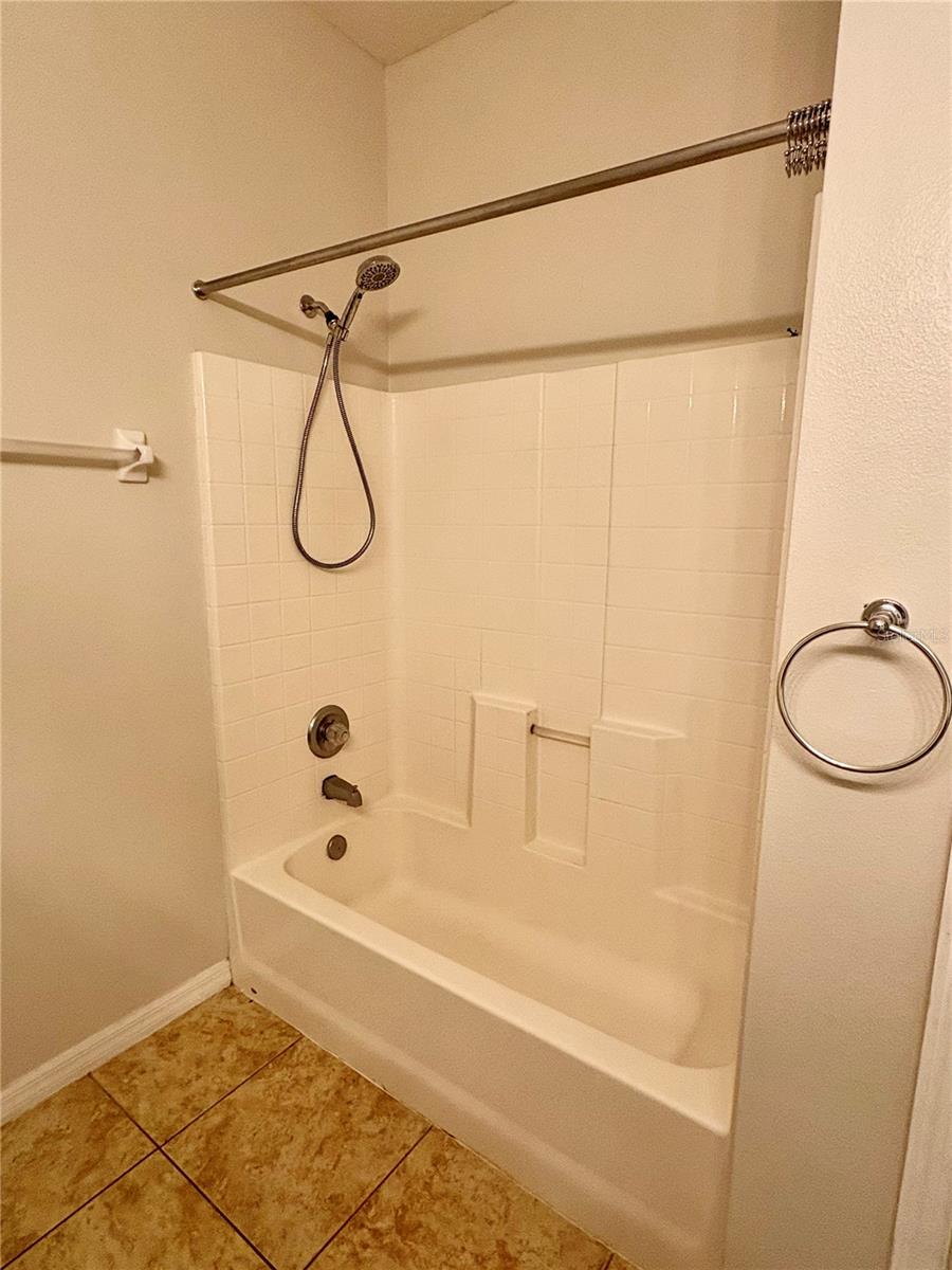 RAINTREE AT SPRINGLAKE VILLAGE PH 1B - Residential Lease