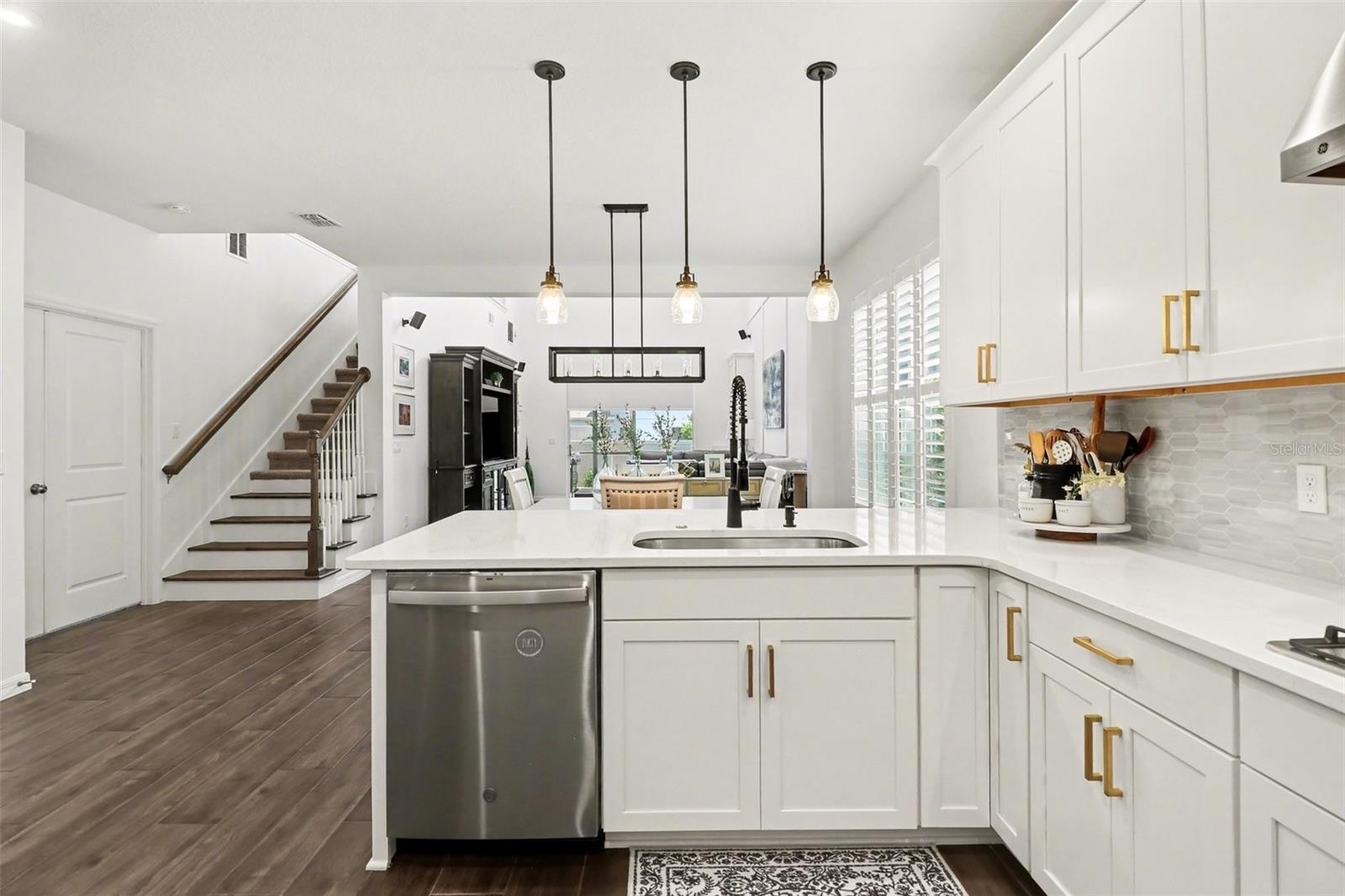 CRESTVIEW - Residential