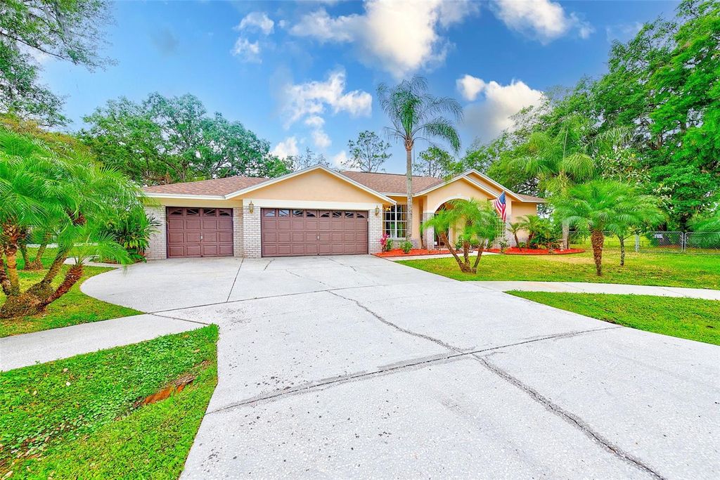 Photo of 12302 Knight Place, Thonotosassa, FL 33592 (MLS # TB8366608)