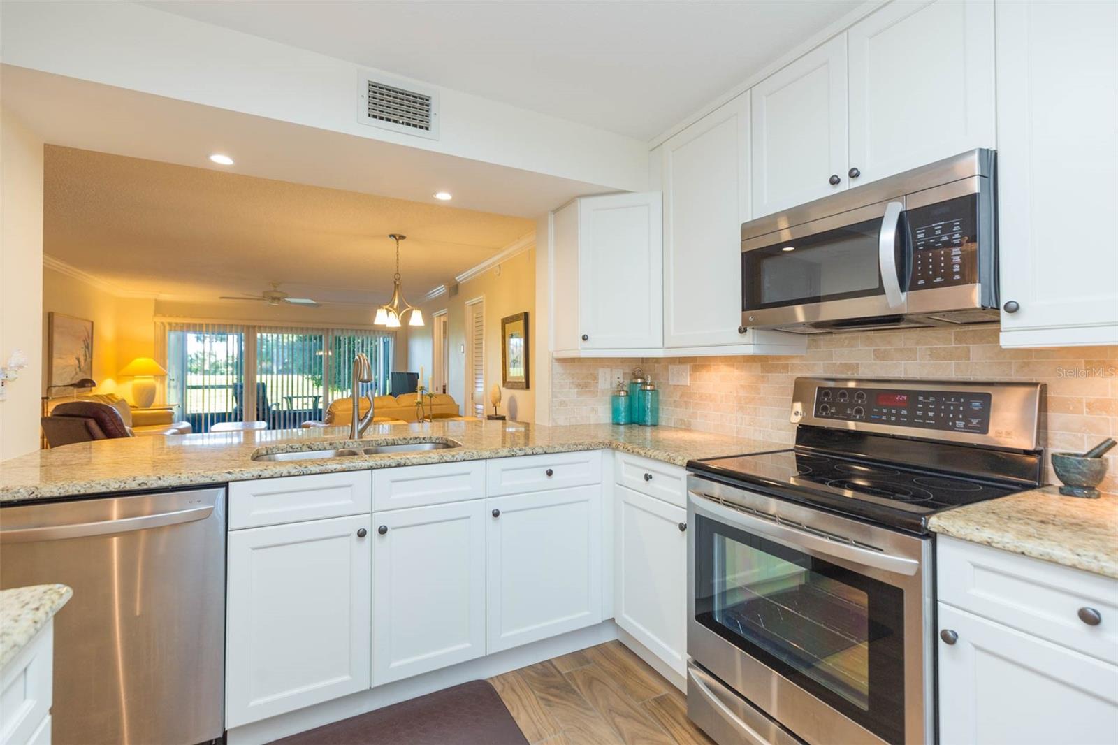 LA PUERTA DEL SOL CONDO - Residential