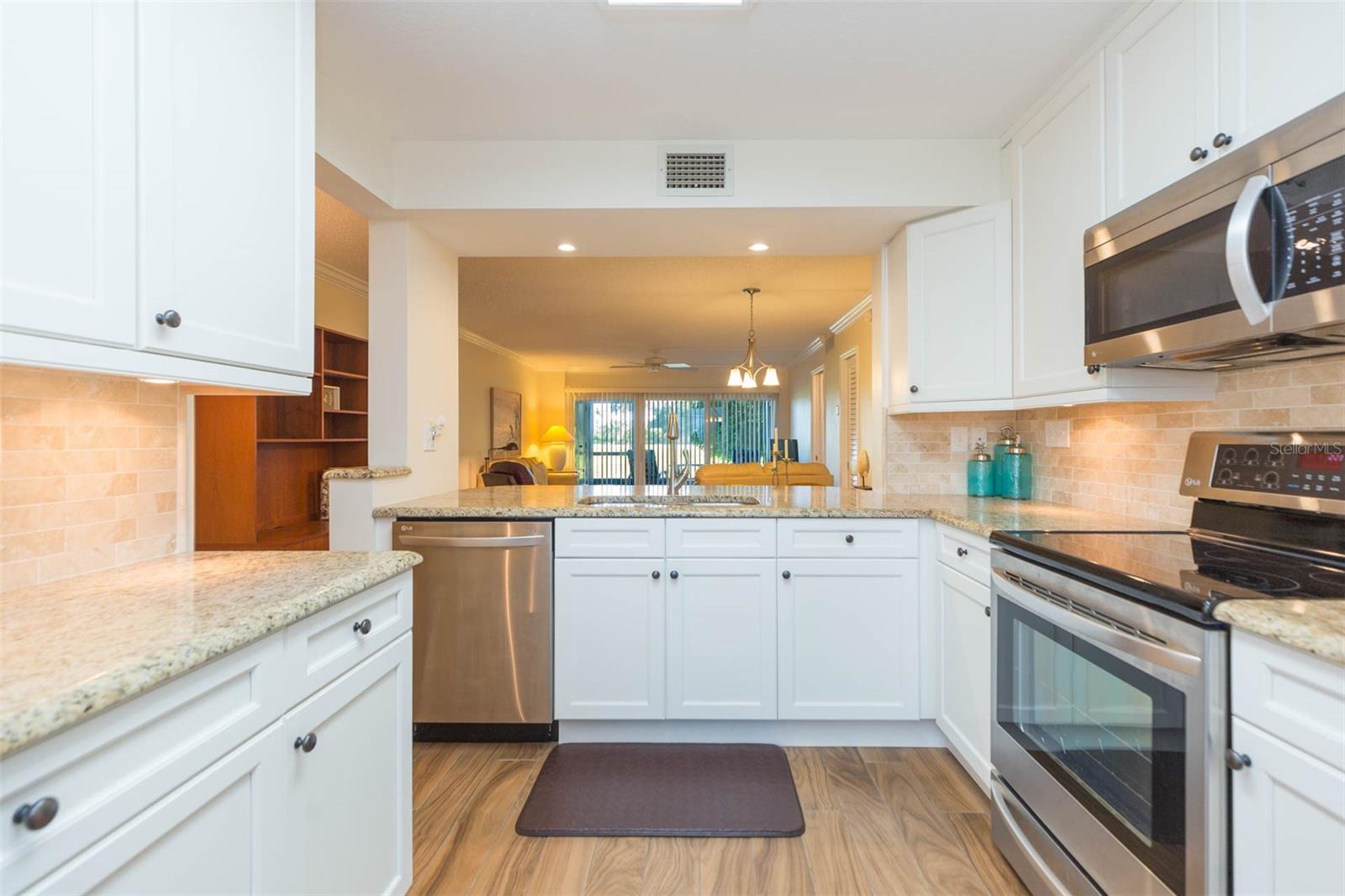 LA PUERTA DEL SOL CONDO - Residential